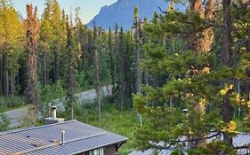 Sunwapta Falls Rocky Mountain Lodge